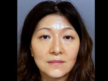 Captan a médica vertiendo limpiador de drenajes en bebida de su esposo en California