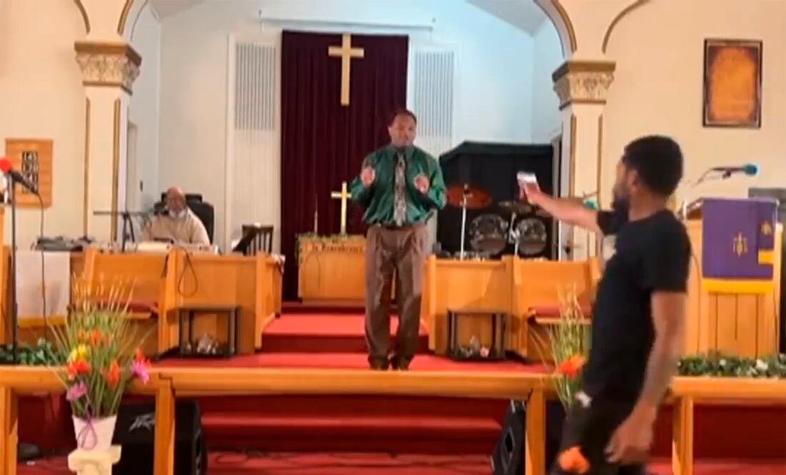 Hombre intenta disparar contra pastor en Iglesia de Pittsburgh;"Dios le dijo que lo hiciera". VIRAL. (Glenn Germany via AP)