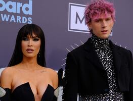 Megan Fox espera bebé arcoíris de Machine Gun Kelly tras presunta infidelidad y críticas por beber sangre