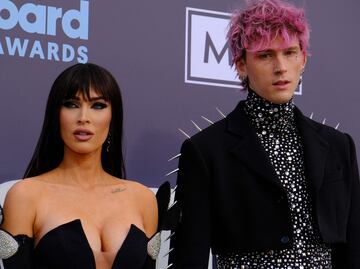 Megan Fox espera bebé arcoíris de Machine Gun Kelly tras presunta infidelidad y críticas por beber sangre