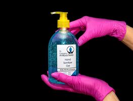 FDA emite alerta en EU por riesgo en gel antibacterial de México