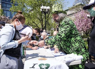 "Un porro por una vacuna", marihuana gratis para vacunados en NY