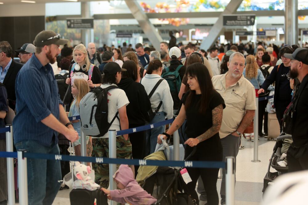 Caos aéreo inminente: EU recortará vuelos este viernes si continúa el cierre del Gobierno. ¿En qué aeropuertos? (AP Photo Lekan Oyekanmi)