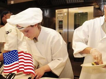 Solicitan mexicanos para trabajar como asistentes de comedor en Florida