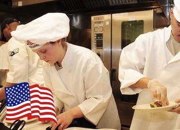 Solicitan mexicanos para trabajar como asistentes de comedor en Florida