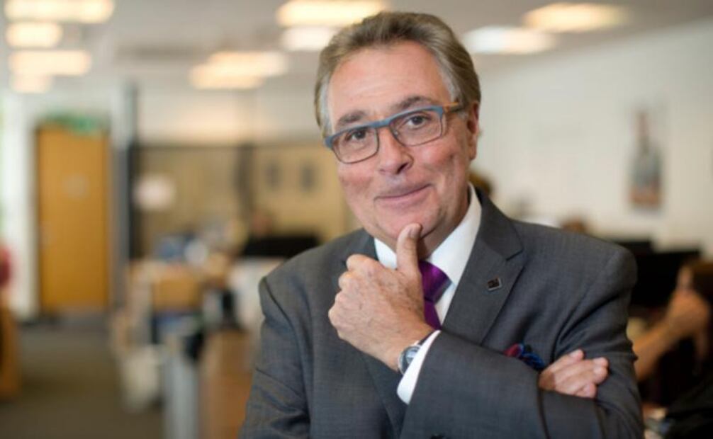 El mexicano que fue condecorado por la reina Isabel II
