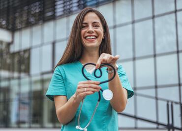 IMSS Bienestar lanza vacantes de enfermería con sueldos de hasta 24 mil pesos mensuales. Requisitos