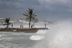 Huracán Beryl causa destrozos en el Caribe a su paso como categoría 5