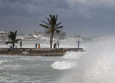 Huracán Beryl causa destrozos en el Caribe a su paso como categoría 5