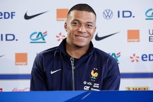 Kylian Mbappé. ¿Cuánto dinero tiene la nueva estrella del Real Madrid? ¿Quién es su novia?