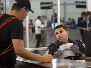 5 cosas que debes evitar ante un oficial de aduanas (CBP) de Estados Unidos