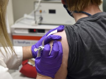 Vacuna Covid puede dar síntomas menstruales en personas de identidad diversa