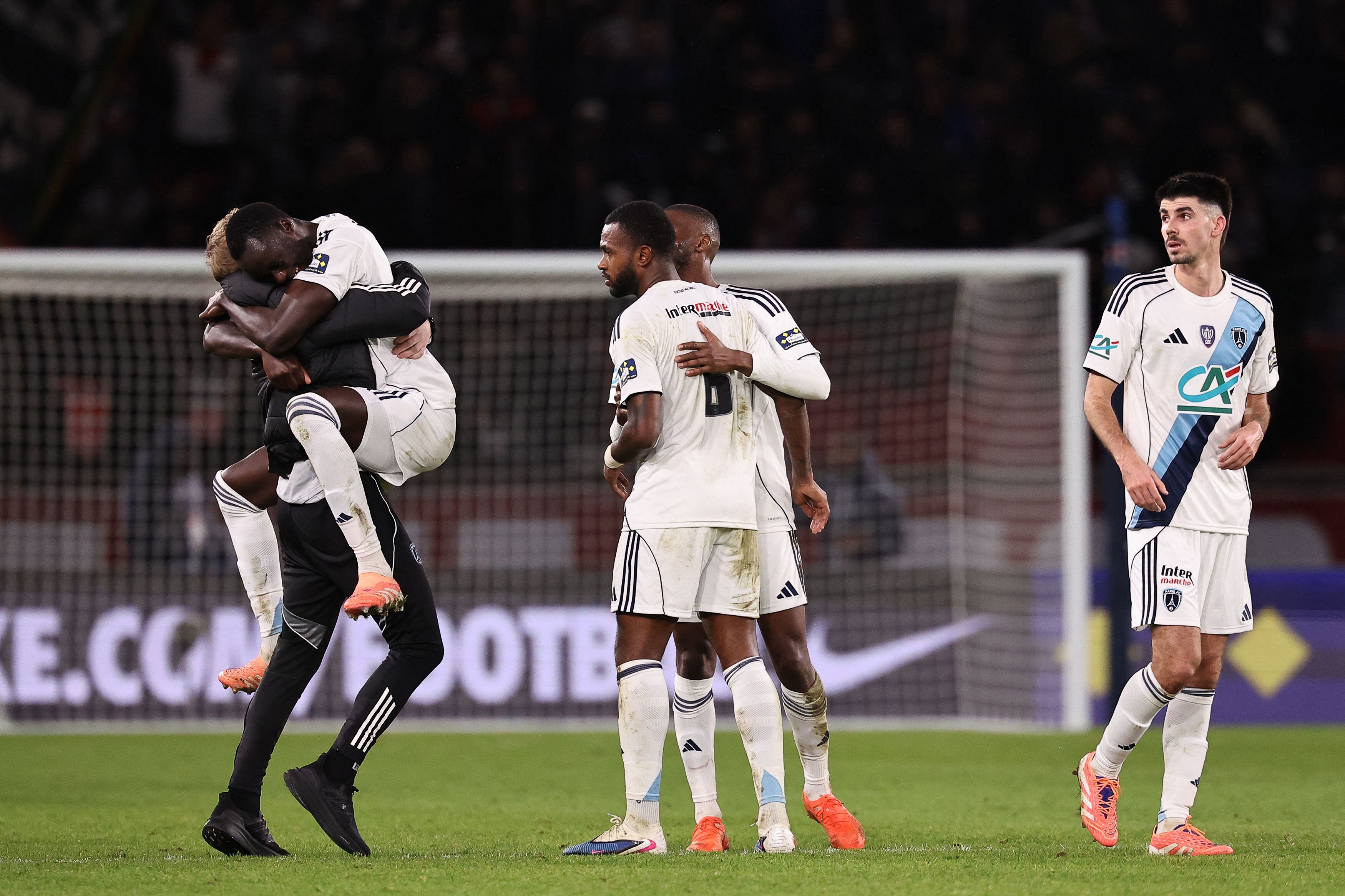 ¡Batacazo en París! El PSG campeón de Europa cae ante el París FC y se ...