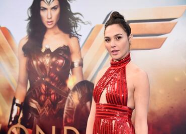 Gal Gadot conquista Instagram con ajustado vestido rojo