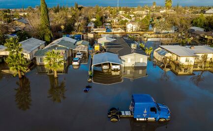 Una anegada California espera enorme ciclón tras tormenta que dejó 17 muertos