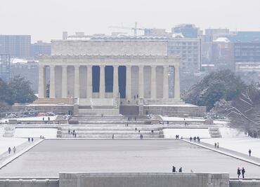 ¡Frío extremo paraliza a EU! Cancelación de miles de vuelos y cierre de oficinas en Washington. FOTOS