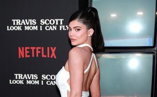Kylie Jenner presume mini cintura y cambio de look en Instagram