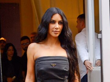 Kim Kardashian delinea su silueta con minivestido verde en sesión