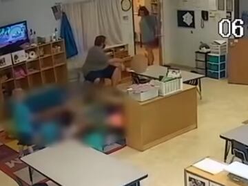 Video. Maestro empuja a niña afroamericana en guardería de Ohio