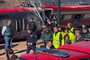 Accidente de tren en España: van 40 fallecidos y autoridades analizan causa del descarrilamiento