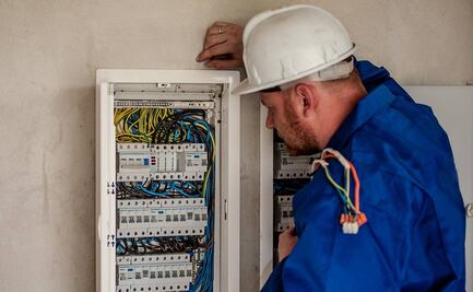 Consulado de EU en Mérida abre vacante para electricistas; paga $312,000 al año