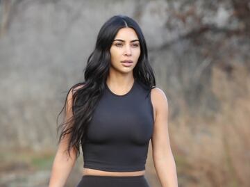 Kim Kardashian deslumbra al ejercitarse en leggings en Calabasas