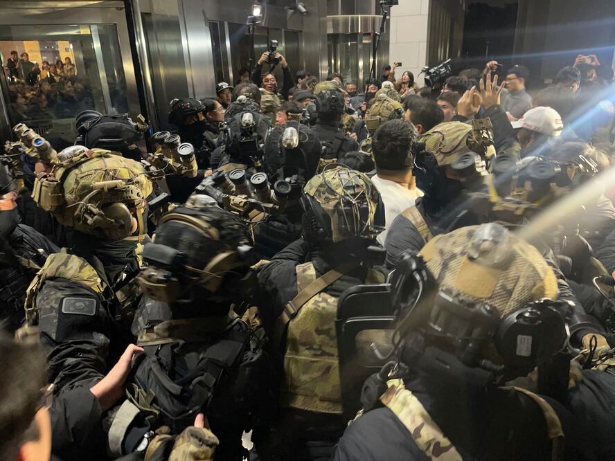 Corea del Sur. Comando militar irrumpe en la Asamblea Nacional. ULTIMAS NOTICIAS (Cho Jung-woo/Newsis via AP)