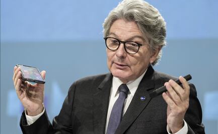 Pese a rechazo de Apple, UE quiere imponer cargador universal para smartphones