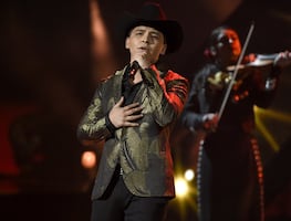 Confiman a Nodal en los Latin Grammy 2025 y estallan las redes: "Nodal siendo todo menos un padre presente"
