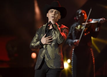 Confiman a Nodal en los Latin Grammy 2025 y estallan las redes: "Nodal siendo todo menos un padre presente"