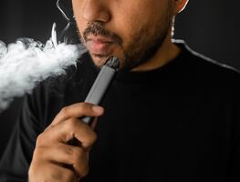 Vapeadores aumentan riesgo de insuficiencia cardíaca, revela el Colegio Americano de Cardiología