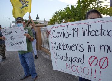 Covid-19 en Florida. Protestan por supuestos cadáveres en contenedor