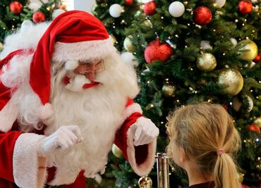 50 niños habrían estado expuestos al Covid por foto con ‘Santa Claus’