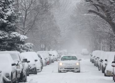 Cancelan miles de vuelos en centro de EU por tormenta invernal