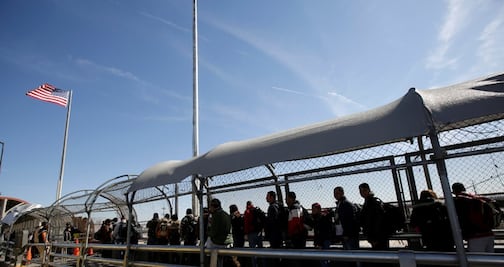 Gobierno de Trump amaga con despedir a más funcionarios de alto rango de inmigración