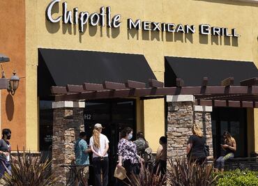 Chipotle acuerda pagar multa millonaria de 25 mdd por comida contaminada