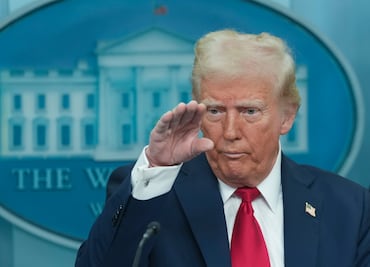 Trump culpa al helicóptero y a cuotas de diversidad, de Obama y Biden, de la colisión con avión de American Airlines