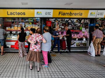 Inflación interanual en Argentina se situó en el 211,4 % en diciembre