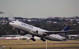 Expulsan a pasajeros de vuelo por pelea sobre el uso de reposabrazos