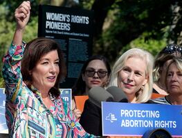 Gobernadora de Nueva York dice que el estado es "refugio seguro" para aborto