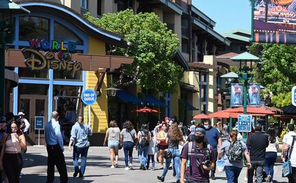 Disneyland avanza hacia la reapertura: abre su centro comercial