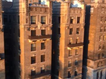 Videos. NY se une a homenaje al personal médico y sale a balcones a aplaudir