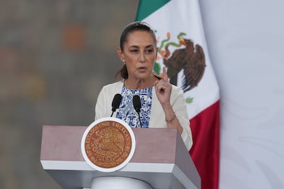 “Quienes piensan que la Presidenta se arrodilla, están destinados a la derrota”: Sheinbaum 