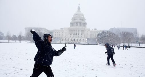 Las fotos de la nevada que 'pintó' de blanco a Washington DC