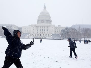 Las fotos de la nevada que 'pintó' de blanco a Washington DC