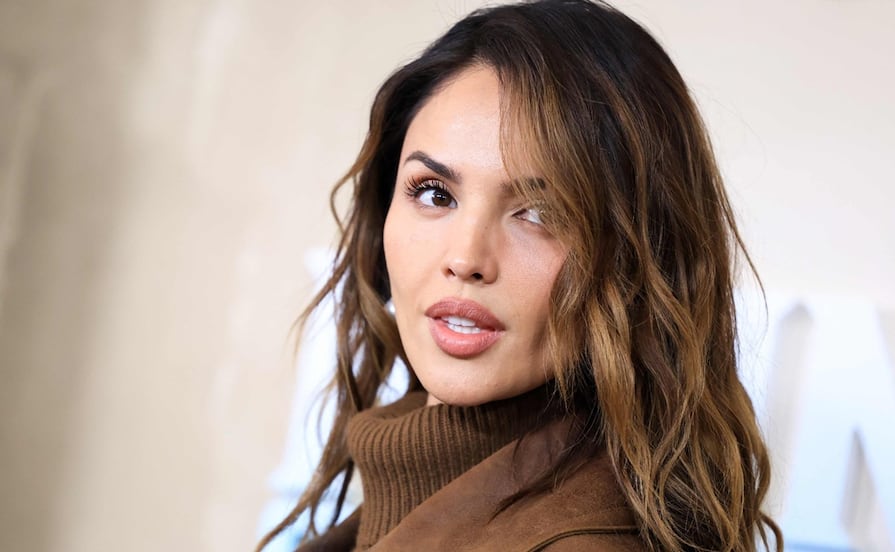 Eiza González sorprende al “mandar” a Henry Cavill y Jake Gyllenhaal en explosiva película de Guy Ritchie