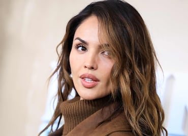 Eiza González luce irreal con espectacular vestido Dior de transparencias