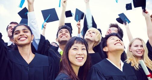 Universidades cuyos egresados consiguen trabajo más rápido