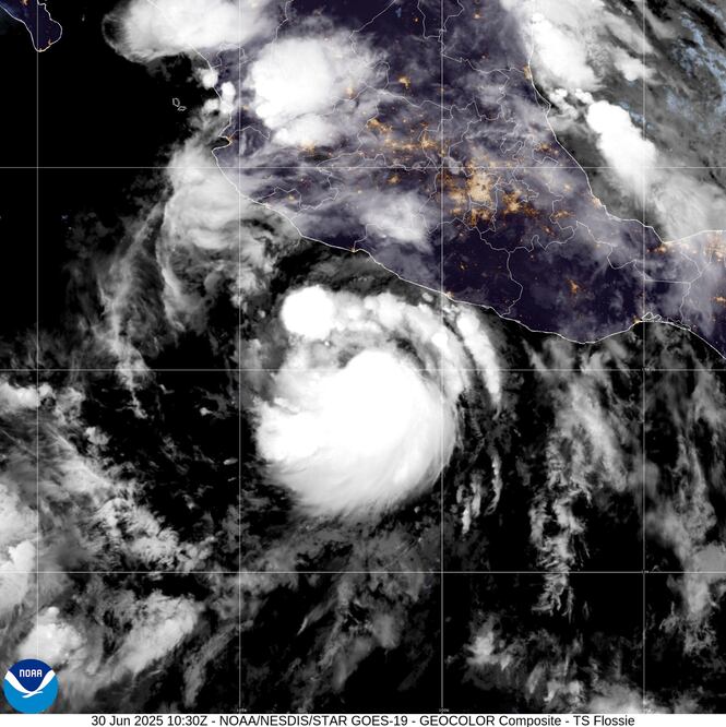 Flossie amenaza con convertirse en huracán hoy: lluvias torrenciales y alto oleaje en el Pacífico mexicano. (NOAA via AP)