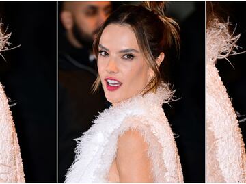 Alessandra Ambrosio luce irreal figura con elegante y sensual conjunto en la Semana de la Moda de París
